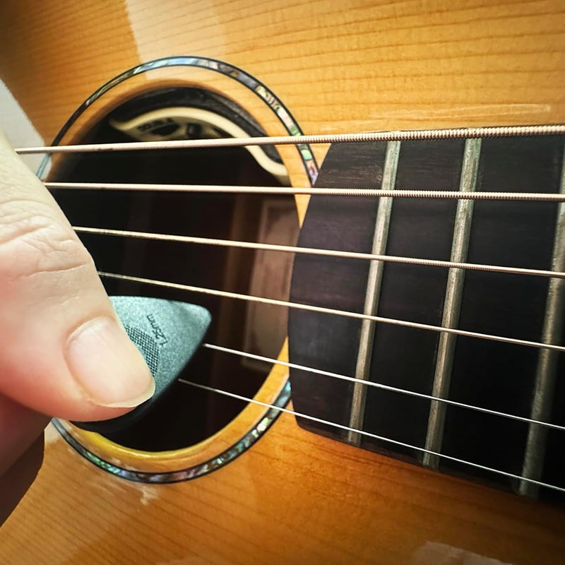 Wingo أوتار جيتار مع نقش مضغوط، أوتار غير قابلة للانزلاق 5 عبوات (073، 088، 1.0، 1.25، 1.5 مم) للجيتارات الصوتية والكهربائية - لون أسود. - Image 2